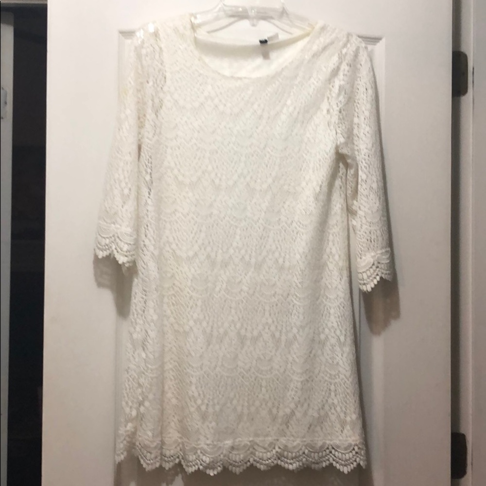 White, lace detailed dress
